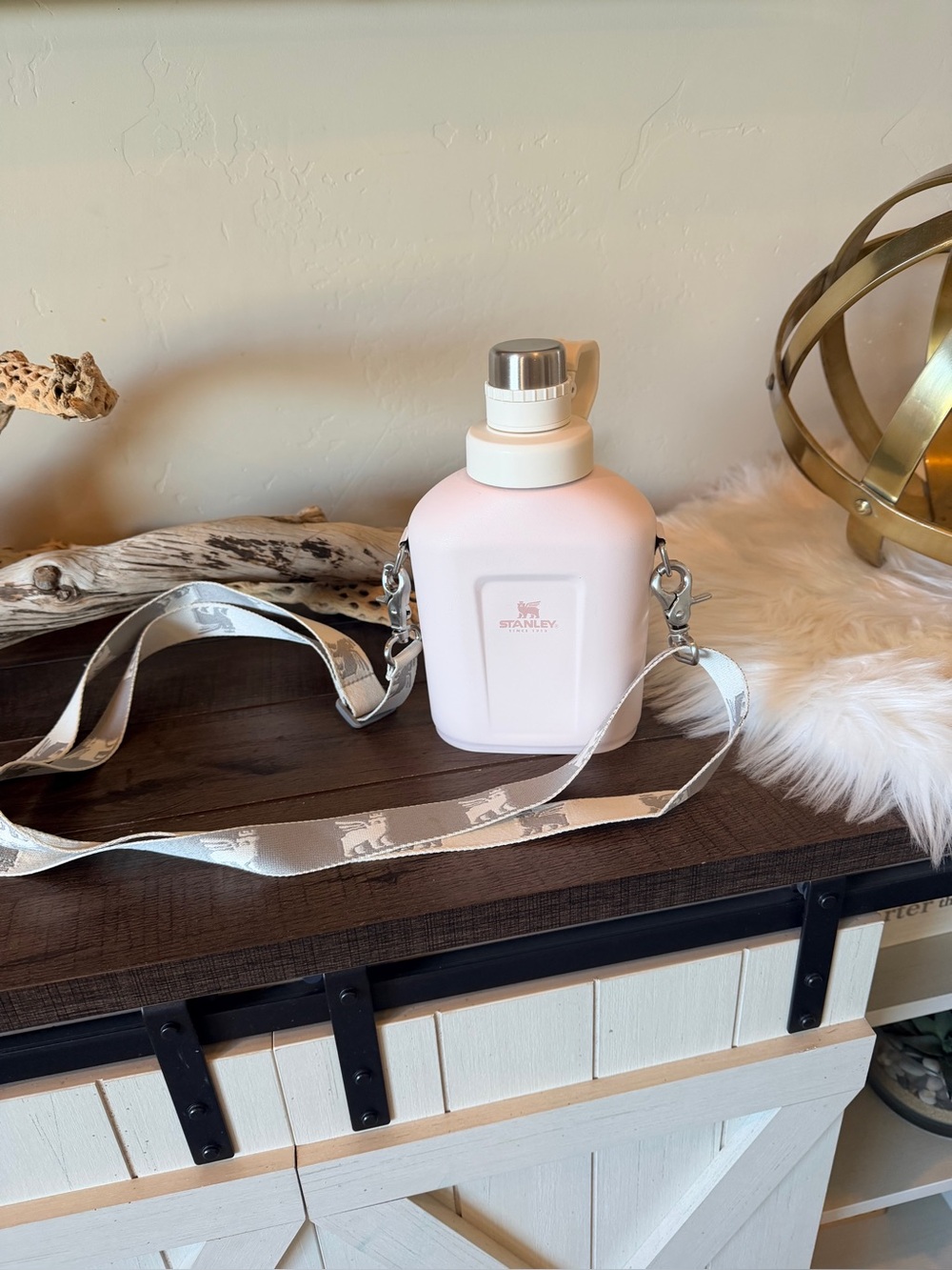 Stanley 1.1qt Legendary Classic Canteen - Pale Pink w/ shoulder strap